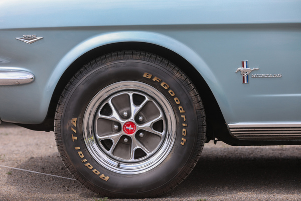 Weiss beschriftete Pneus gehörten Ende der Sechzigerjahre auf sportliche Amerikaner - 8. Mustang & Shelby Meeting 2024