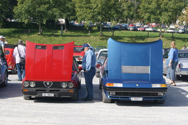 Image: Which engine is the more interesting? - Albisgütli Classic Cars & Bikes October 2023