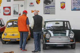Welcher der beiden ist wohl vorzuziehen? - Versteigerung der Oldtimer Galerie Toffen am 14. Oktober 2023 Welcher der beiden ist wohl vorzuziehen? - Versteigerung der Oldtimer Galerie Toffen am 14. Oktober 2023