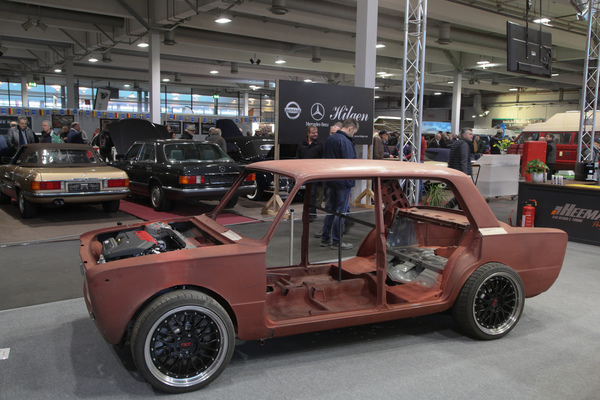 Wenn Originalität nicht die Hauptsache ist - breite Räder und moderne Motortechnik unter der "124-er"-Karosserie - Bremen Classic Motorshow 2019