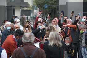 Wenn dann mal ein Motor angeworfen wird, dann gehen die Handies in die Höhe - Auto e Moto d'Epoca Padua 2021 Wenn dann mal ein Motor angeworfen wird, dann gehen die Handies in die Höhe - Auto e Moto d'Epoca Padua 2021