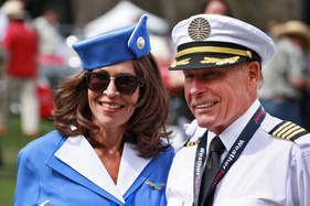 Wenn die Zeit wie im Flug vergeht - Concours-Teilnehmer in nicht ganz originalgetreuer PanAm-Livrée, selbstverständlich aber mit traditioneller Geschlechterteilung.