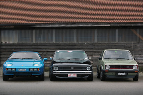 Wenn man einen Porsche 928 (wie links) und einen VW Golf I (wie rechts) kombiniert, dann entsteht der V8-Golf wie in der Mitte