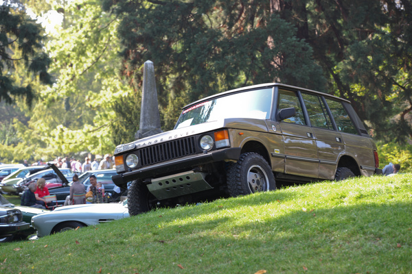 Bild: Wenn man schon einen Range Rover hat, kann man ihn ja auch etwas spezieller parken - Eindrücke vom Swiss Classic British Car Meeting Morges am 4. Oktober 2014