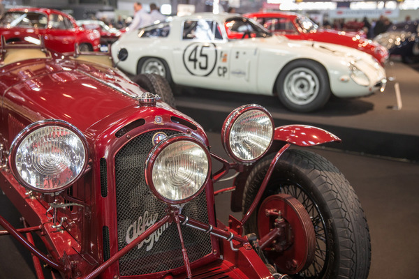 Wenn zwei Scheinwerfer nicht genügen - Alfa Romeo bei Lukas Hüni - Rétromobile Paris 2020