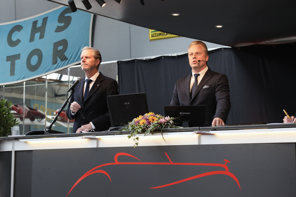 Wer bietet mehr? - Oldtimer Galerie Toffen Versteigerung “Klassische Automobile & Motorräder” Oktober 2024