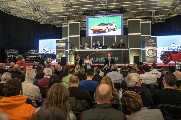 "Wer bietet mehr?" - Versteigerung der Oldtimer Galerie in Gstaad am 29. Dezember 2017
