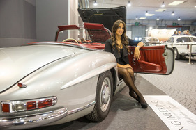 Wer braucht da schon noch Flügeltüren - 300 SL charmant präsentiert - Auto e Moto d'Epoca in Padua 2017 Wer braucht da schon noch Flügeltüren - 300 SL charmant präsentiert - Auto e Moto d'Epoca in Padua 2017