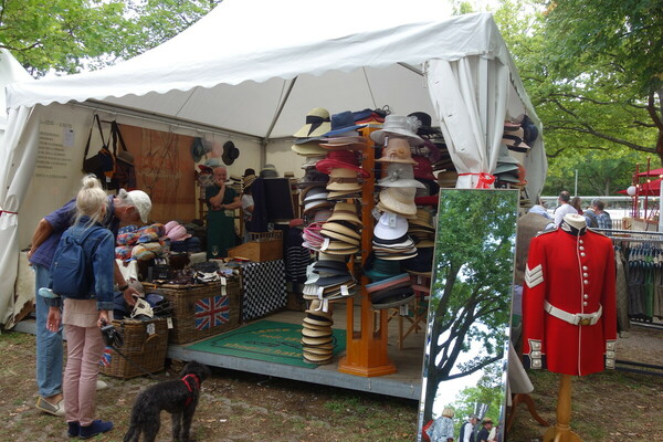 Wer einen Hut brauchte, hätte sich eindecken können – Classic Days Düsseldorf 2022