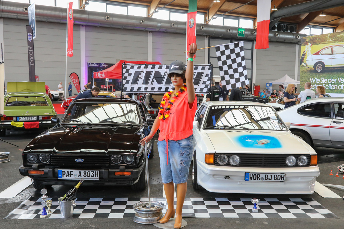 Wer gewinnt dieses Rennen? Ford Capri der dritten Generation gegen VW Scirocco der ersten Generation - Klassikwelt Bodensee 2024