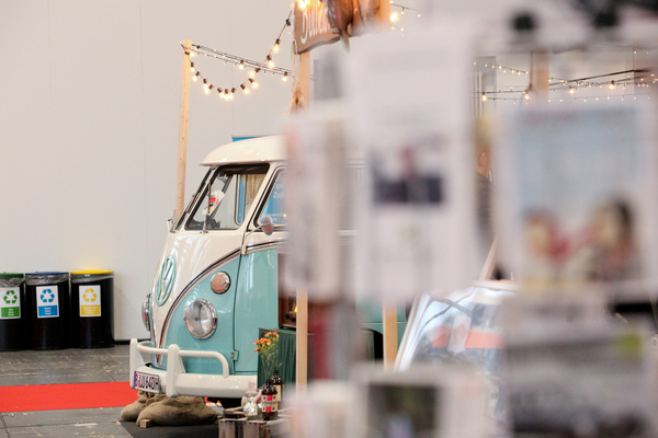 Wer guckt denn da um die Ecke? VW Bully (Typ 2 T1) - Motorworld Classics Berlin 2019
