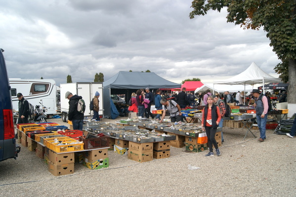 Bild Wer jede einzelne Kiste auf dem Gelände sorgsam durchwühlte, wurde an einem Tag nicht fertig – Veterama Mannheim 2022