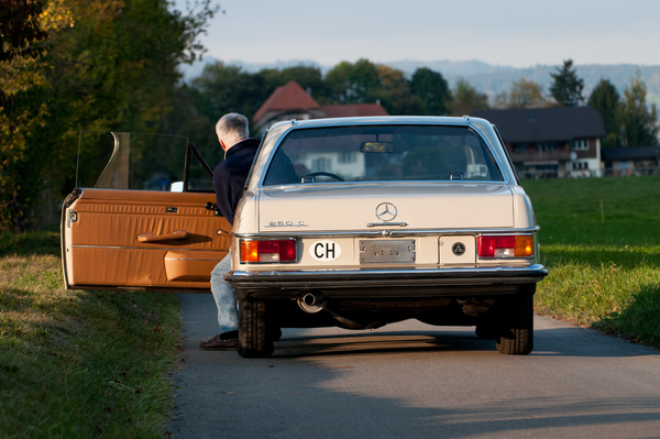 Wer liebt, der schiebt … das Auto in die richtige Position ...