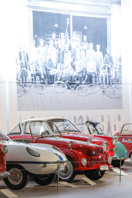 Wer nicht mehr Rad fahren wollte (Hintergrund), der kaufte sich damals dann halt einen Kleinstwagen - Sonderschau Microcars im Pantheon 2022/2023