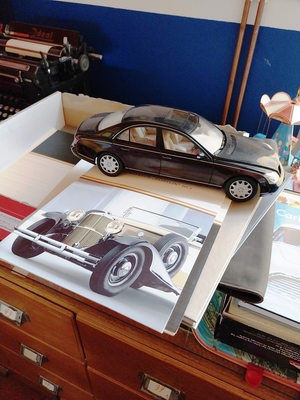 Werbematerial für Maybach und Modellauto – Zu Besuch in der Sammlung Hilker