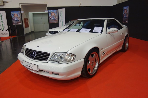 Wertvoll geworden: Mercedes-Benz SL 55 AMG aus dem Jahr 2001 mit 27'000 km, angeboten für EUR 139'000 - Essen Motor Show 2022