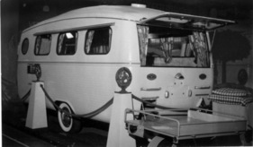 Westfalia-Wohnanhänger - formschön und bequem im Innern - Genfer Autosalon 1960