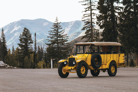 White Model 15-45 Yellowstone Park Tour Bus by Bender (1925) - als Lot 220 an der RM/Sotheby's Hershey Versteigerung vom 6./7. Oktober 2016