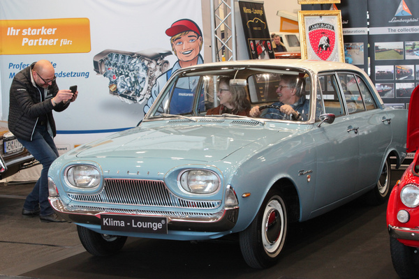 Wie damals, als das Auto und die Insassen noch etwas jünger waren - Ford 17M - Retro Classics Bavaria 2019