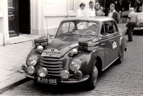 Wie dieser DKW 3-6 waren auch die anderen Autos mit etlichen Zusatzaccesoires ausgestattet - Tour d'Europe 1956 Wie dieser DKW 3-6 waren auch die anderen Autos mit etlichen Zusatzaccesoires ausgestattet - Tour d'Europe 1956