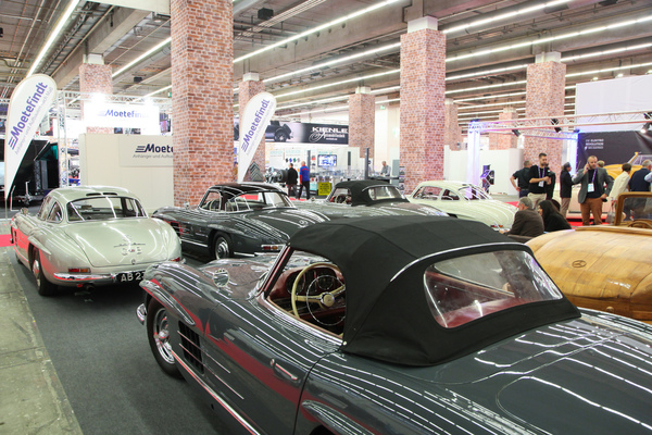 Wie hätten Sie ihn lieber, den 300 SL? Als Coupé oder Roadster? - IAA Heritage by Motorworld 2019