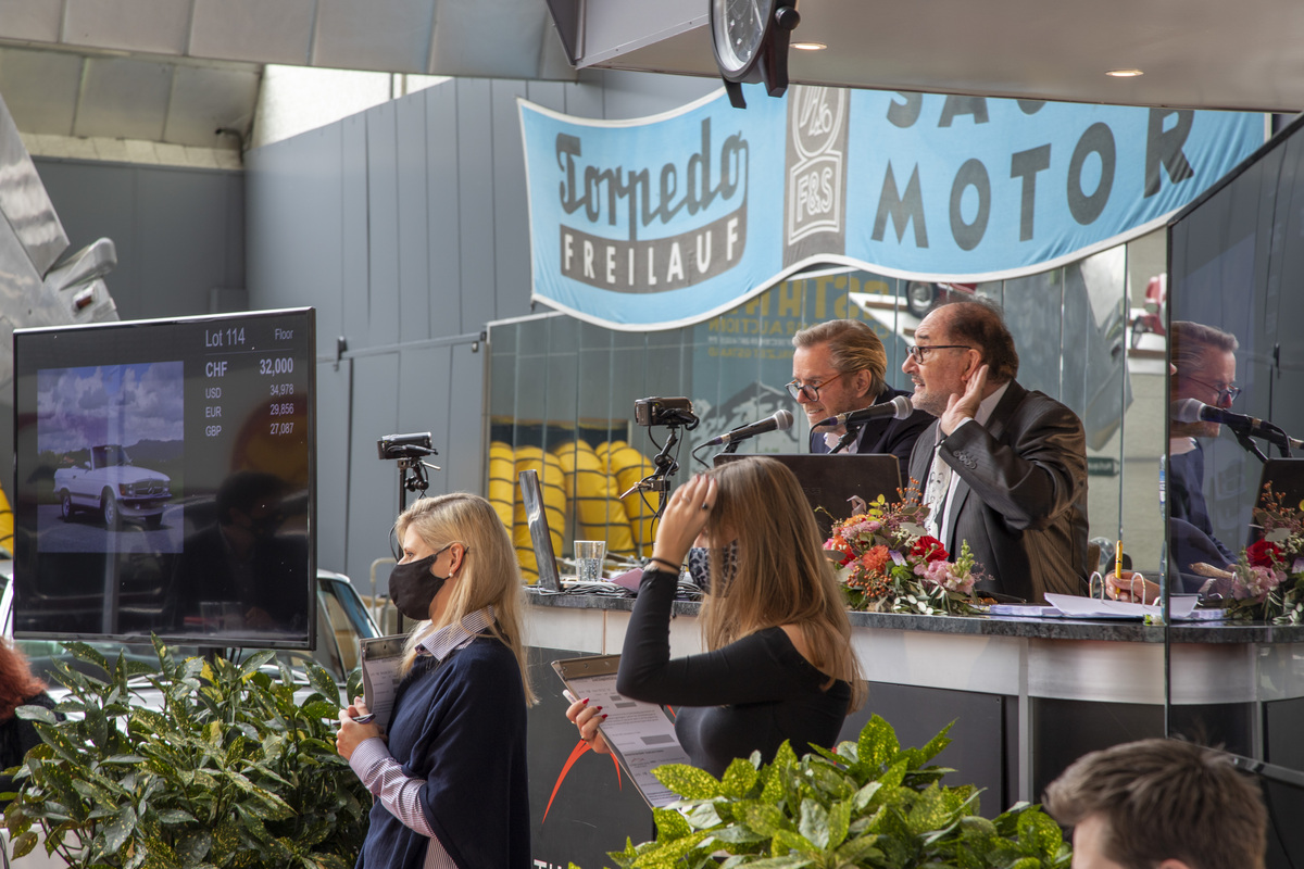 Wie hoch soll das Gebot sein? - Versteigerung der Oldtimer Galerie Toffen vom 17. Oktober 2020