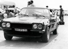 Wild Thing - Schwarzer Capri RS 1973 im Fahrerlager des Flugplatzrennens in Mainz-Finthen