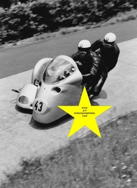 Wilhelm Noll und Beifahrer Fritz Cron auf einem BMW-Gespann beim Nürburgring Grand Prix 1955 Wilhelm Noll und Beifahrer Fritz Cron auf einem BMW-Gespann beim Nürburgring Grand Prix 1955