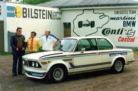 Willi Martini übergibt Ali Schatz im Juni 1974 den Marbo 1.8 CSi