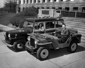 Willys Jeep (1948) - zusammen mit dem Jeep Station Wagon
