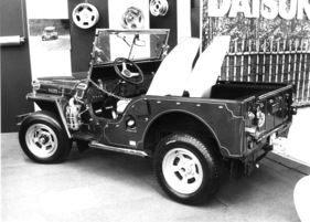 Willys Jeep  (1956) - frisch restauriert gezeigt, Kosten für Komplettüberholung bei 20'000 bis 25'000 Franken - Genfer Autosalon 1976