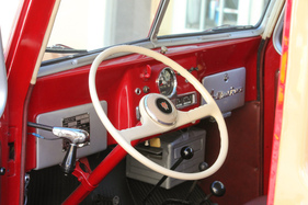 Willys Jeep Station Wagon (1951) - Armaturenbrett in Wagenfarbe