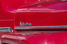 Willys Jeep Station Wagon (1951) - auch seitlich wird auf den Allradantrieb aufmerksam gemacht