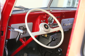 Willys Jeep Station Wagon (1951) - einfach gestalteter Arbeitsplatz