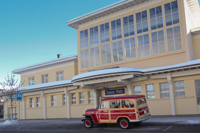 Willys Jeep Station Wagon (1951) - idealer Wagen für schneesichere Alpendörfer