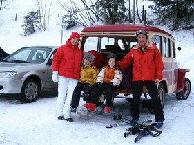 Willys Jeep Station Wagon (1951) - im Einsatz im Jahr 2001