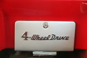 Willys Jeep Station Wagon (1951) - selbst innen ist der Allradantrieb angeschrieben