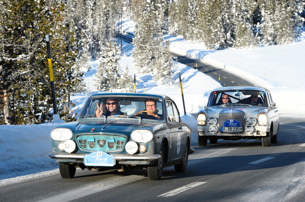 Bild: Winterfester Lancia mit Kühlerplane und Zusatzscheinwerfern – am WinterRAID