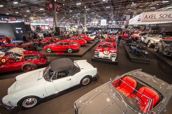 Wirklich imposante Auswahl von unterschiedlichen Alfa Romeo aus verschiedenen Epochen bei Lukas Hüni - Rétromobile Paris 2020