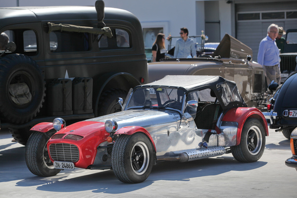 Wirkt richtig tief im Vergleich - Caterham Super Seven - Dolder Classics September 2018