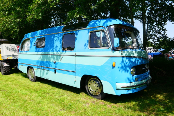 Wohnmobil auf Basis eines Mercedes-Benz O 321 – Bockhorner Oldtimermarkt 2025