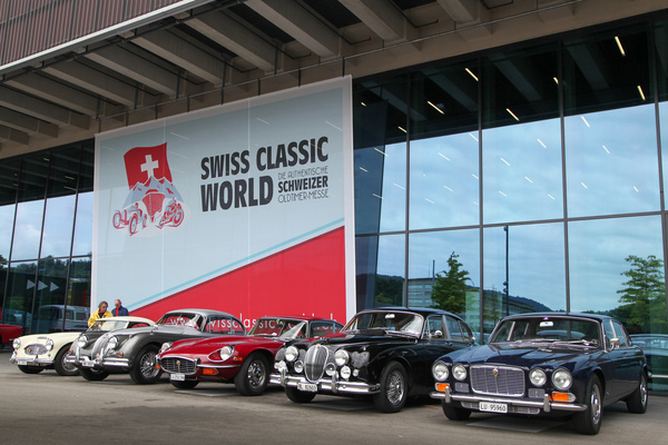 Wollen wir einmal nicht so sein und gönnen dem Austin-Healey seinen Platz in der Jaguar-Parade – Swiss Classic World Luzern 2022