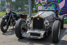 Bild Wolseley Hornet Special (1934) und BMW Vorkriegsmaschine – Ecurie Anges Bleus im Boxenstop Tübingen 2025