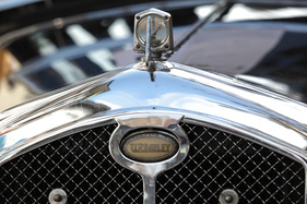 Wolseley Hornet Special Saloon (1934) - Markenzeichen und Kühlerverzierung - am Swiss Classic British Car Meeting Morges vom 4. Oktober 2014