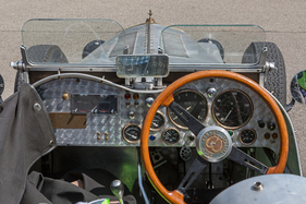 Wolsley Hornet Special (1934) Armaturenbrett im Zapfenschliff – Ecurie Anges Bleus im Boxenstop Tübingen 2025