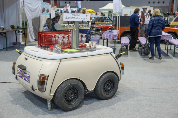 Wozu so ein Mini nicht alles verwendet werden kann ... - Retro Classics Stuttgart 2020
