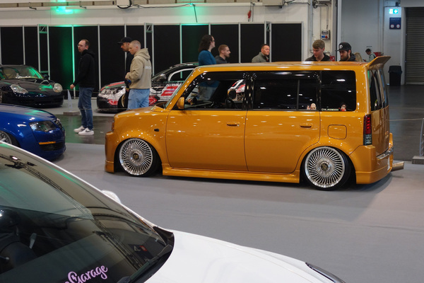 Würfel Toyota bB aus dem Jahr 2001 mit Luftfahrwerk - Essen Motor Show 2022