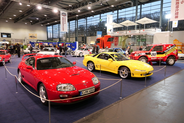 Wunderbare Exponate, aber leider wegen der Kordeln wenig fotogen – Bremen Classic Motorshow 2025