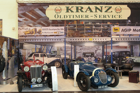 Wunderschön inszenierter Stand mit Vorkriegsschönheiten - gesehen an der Techno Classica 2016