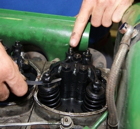 Wurde das Ventilspiel länger nicht mehr kontrolliert, kann es gegen Null gehen. (Motor-Check und Beurteilung)